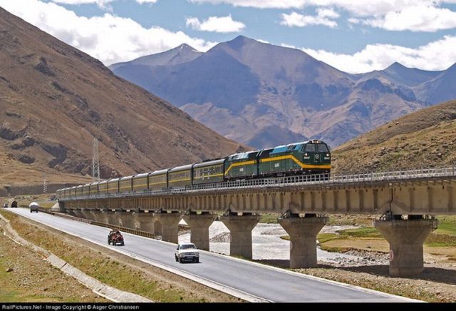 Train to the Roof of the World (59 pics)