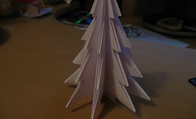 Christmas Tree on a Table (22 pics)