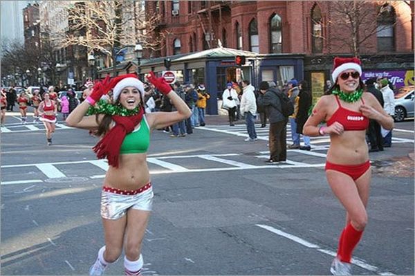 Boston Santa Run in Speedos (19 pics)