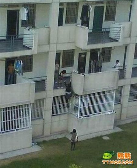 The Great Escape from the Dorm during Curfew Hours (5 pics)