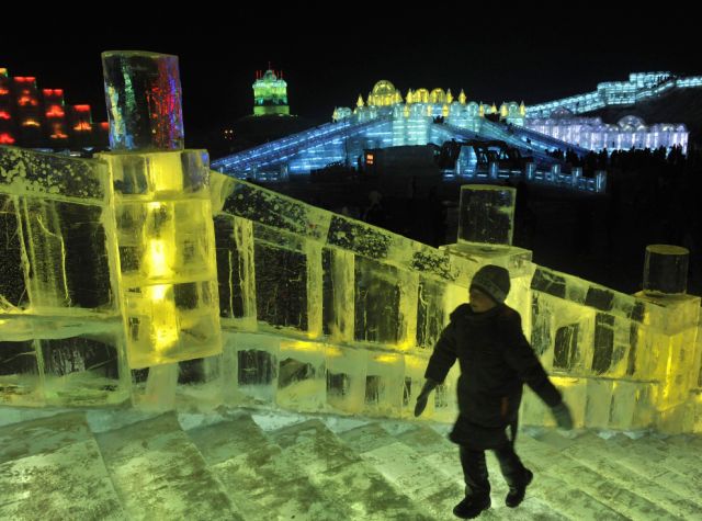 Amazing Ice and Snow Sculpture Festival (49 pics)