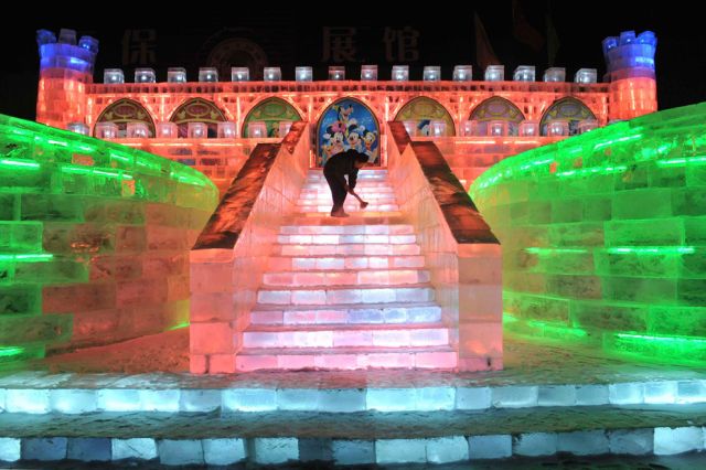 Amazing Ice and Snow Sculpture Festival (49 pics)