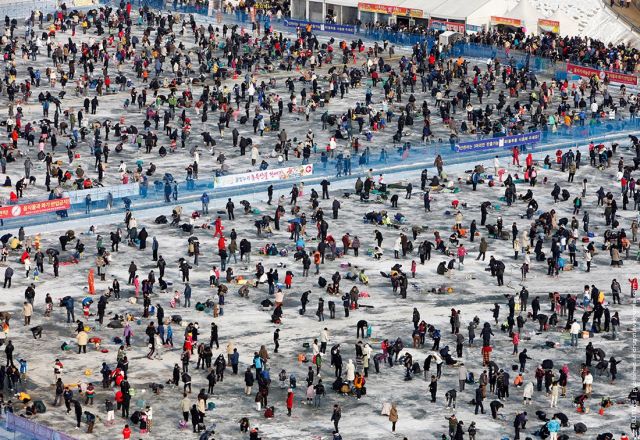 Ice Fishing Festival in South Korea (14 pics)