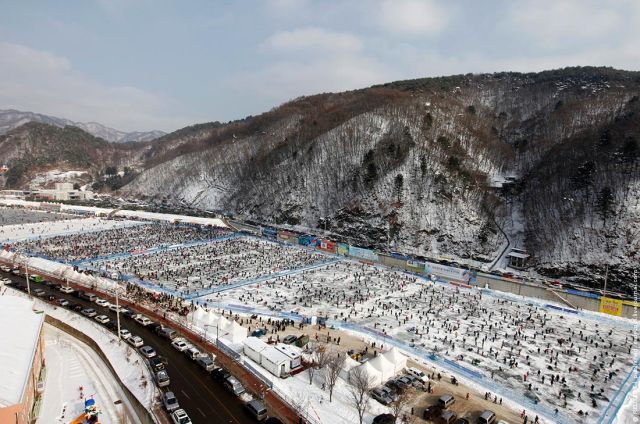 Ice Fishing Festival in South Korea (14 pics)