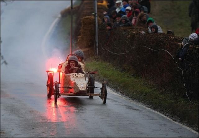 Funny Race in Staffordshire Village (15 pics)