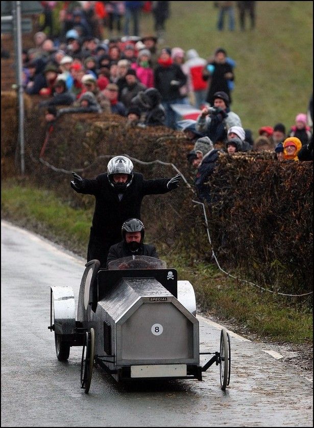 Funny Race in Staffordshire Village (15 pics)