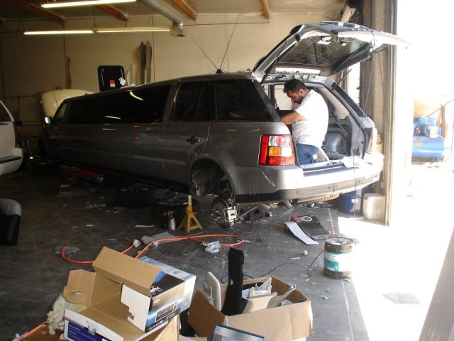 Audi Q7 Limo with Jet Door and Making of Range Rover Limo! (22 pics)