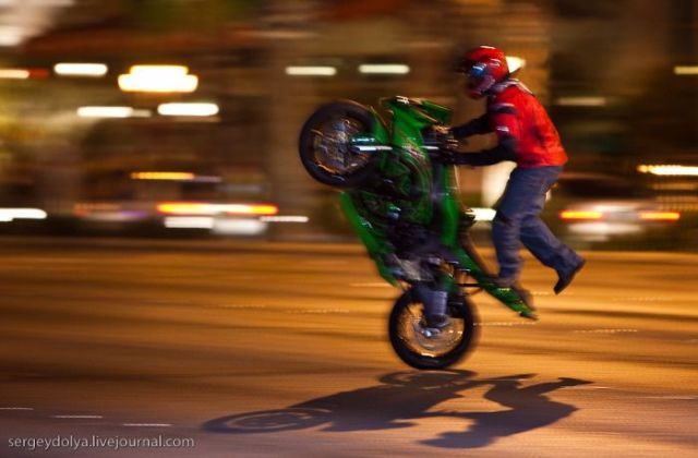 Stunts on Bikes (18 pics + 1 video)