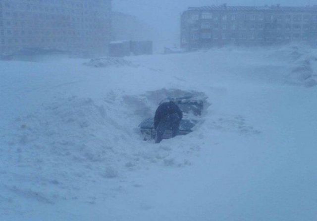 Riddle of the Day! Can You Find a Car on This Picture? (4 pics)