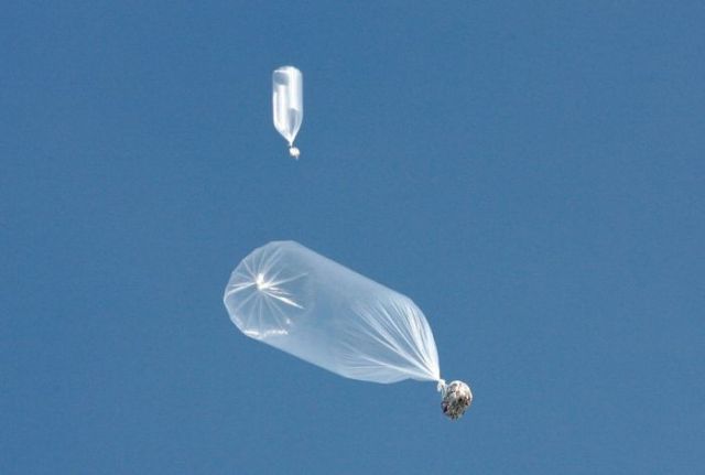 Sending Air Balloons to North Korea (11 pics)