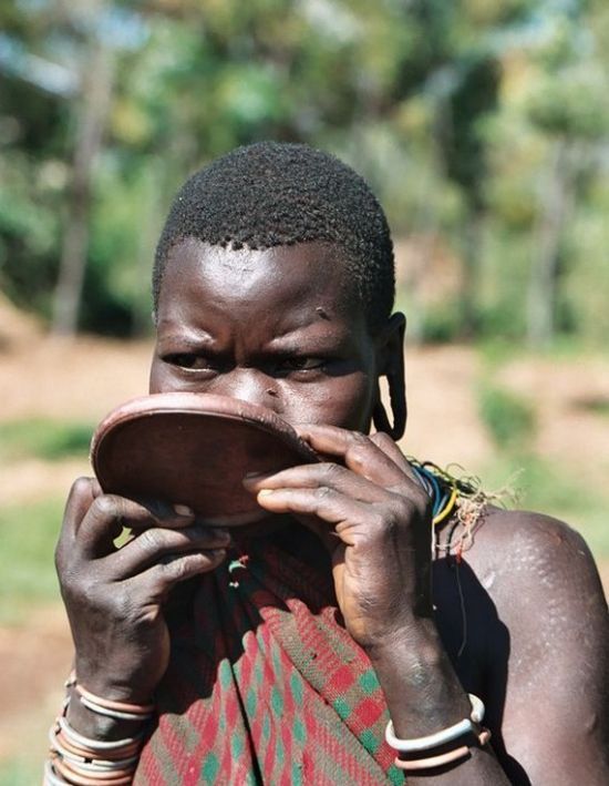 People of the Mursi Tribe in Ethiopia (14 pics)