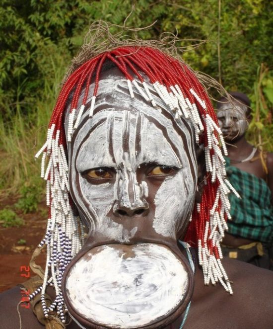 People of the Mursi Tribe in Ethiopia (14 pics)