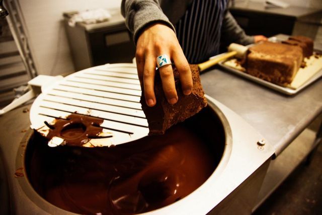How Chocolate Is Made (65 pics)