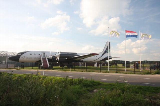 Cold War Aircraft Turned into Luxury Hotel Suite (16 pics)