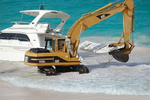 Not Exactly the Way You Want to Treat Your Million Dollar Yacht? (18 pics)