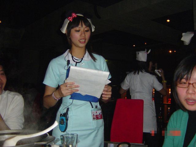 Nurses Can Serve Food Too (13 pics)