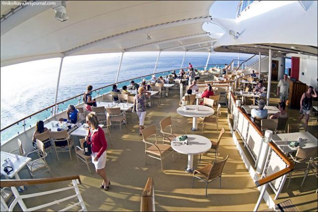 Voyage on One of the World’s Largest Cruise Ships (37 pics)