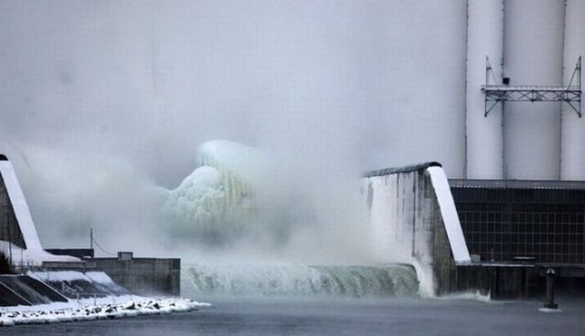 Is It an Iceberg or a Power Plant? (18 pics)