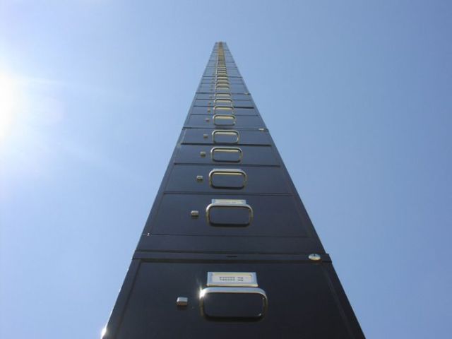 Earth’s Tallest File Cabinet (7 pics)