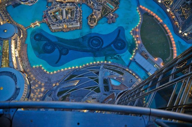View at Dubai from Burj Khalifa (16 pics)