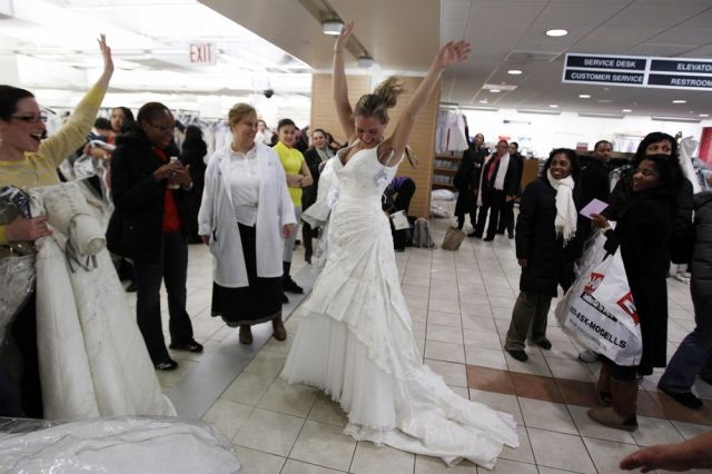 Running of the Brides (14 pics)