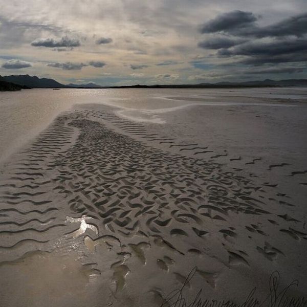 Beautiful Calligraphy Art on the Sand (32 pics)