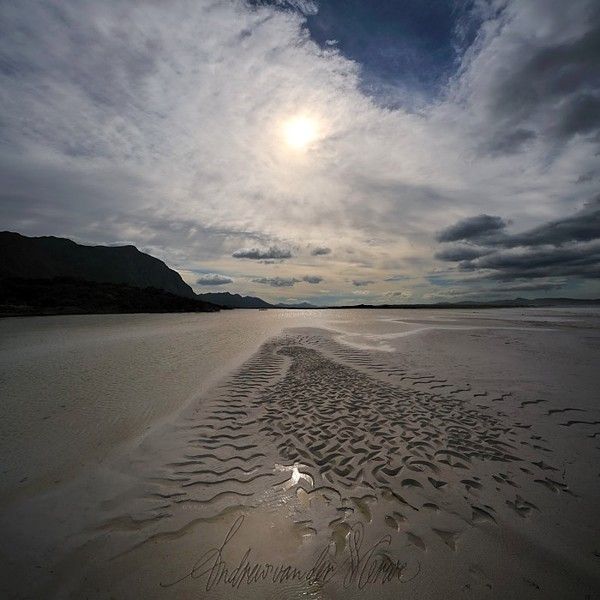 Beautiful Calligraphy Art on the Sand (32 pics)