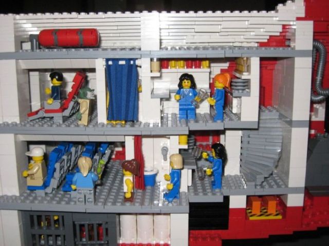 Lego Landing (19 pics)