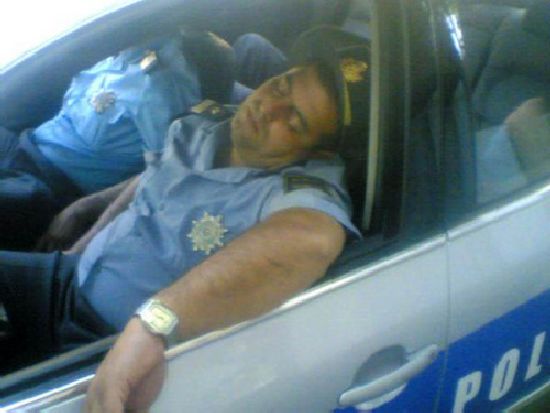 Cops and Guards Are Having a Nap (23 pics)