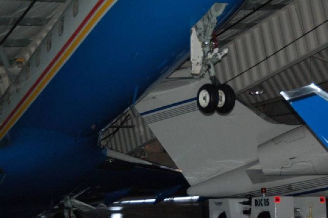 Hanger’s Roof Collapsed on Aircrafts (13 pics)