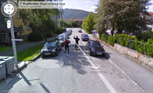 Norwegian Scuba Divers Having Fun on Google Street View (14 pics)