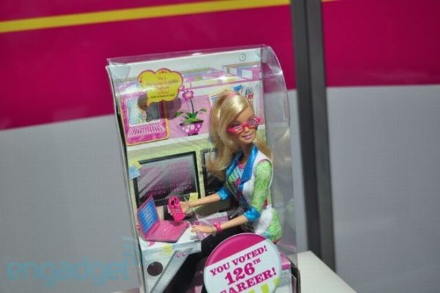 Barbie the Geek (16 pics)