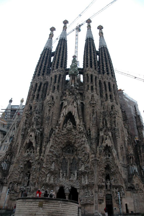 An Incredible Church That’s Been Being Built For 118 Years (23 pics)
