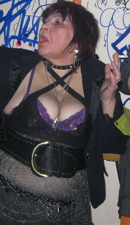 Punk Grandma (8 pics)