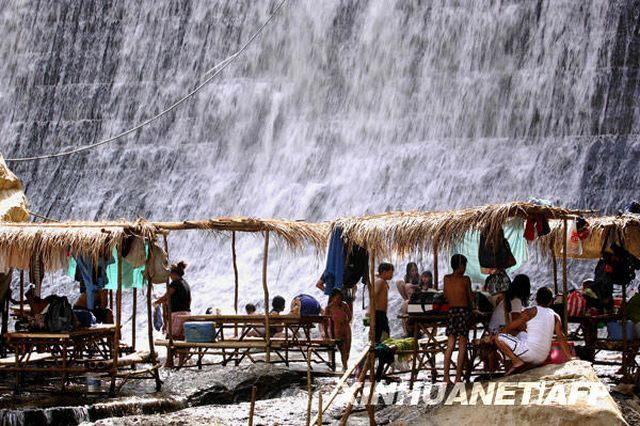 Filipino Shower (8 pics)