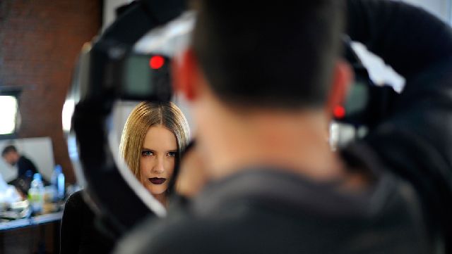 Behind the Scenes of a Fashion Week (30 pics)