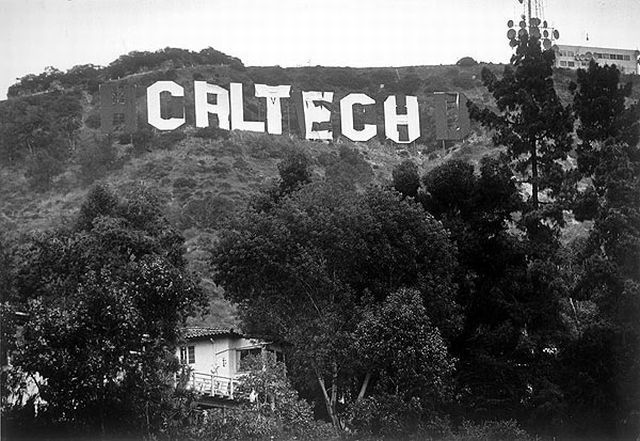 When Pranksters Had Fun with the Famous Hollywood Sign! (8 pics)