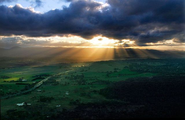 What Are Crepuscular Rays? (19 pics)
