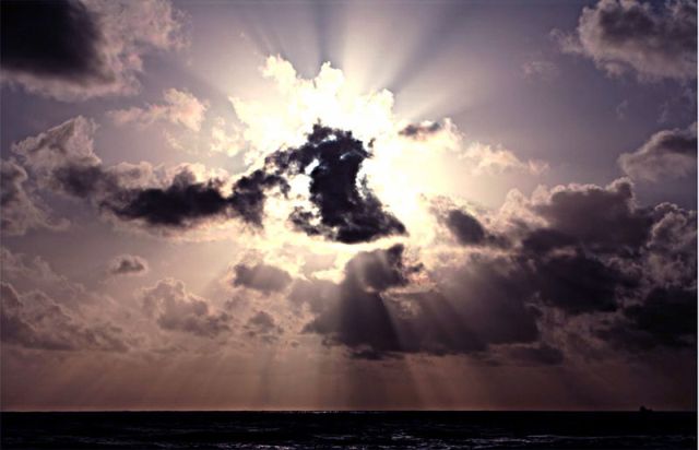What Are Crepuscular Rays? (19 pics)