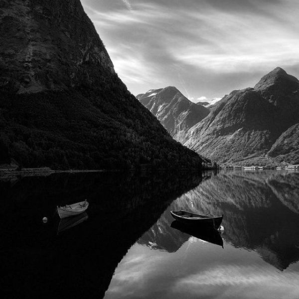 Amazing World in Black and White Colors (29 pics)