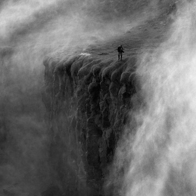 Amazing World in Black and White Colors (29 pics)