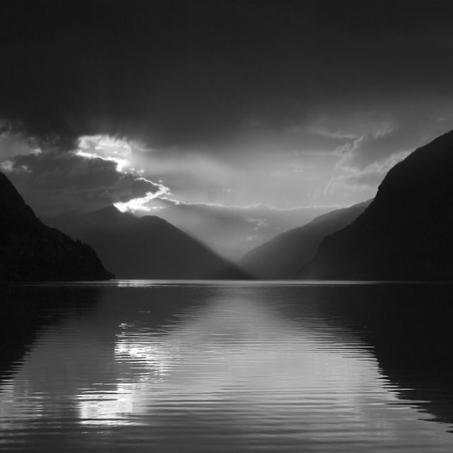 Amazing World in Black and White Colors (29 pics)