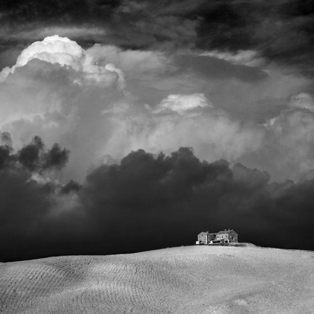 Amazing World in Black and White Colors (29 pics)