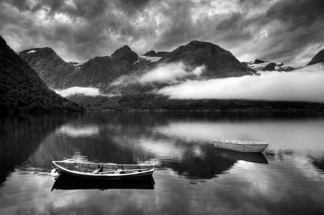 Amazing World in Black and White Colors (29 pics)