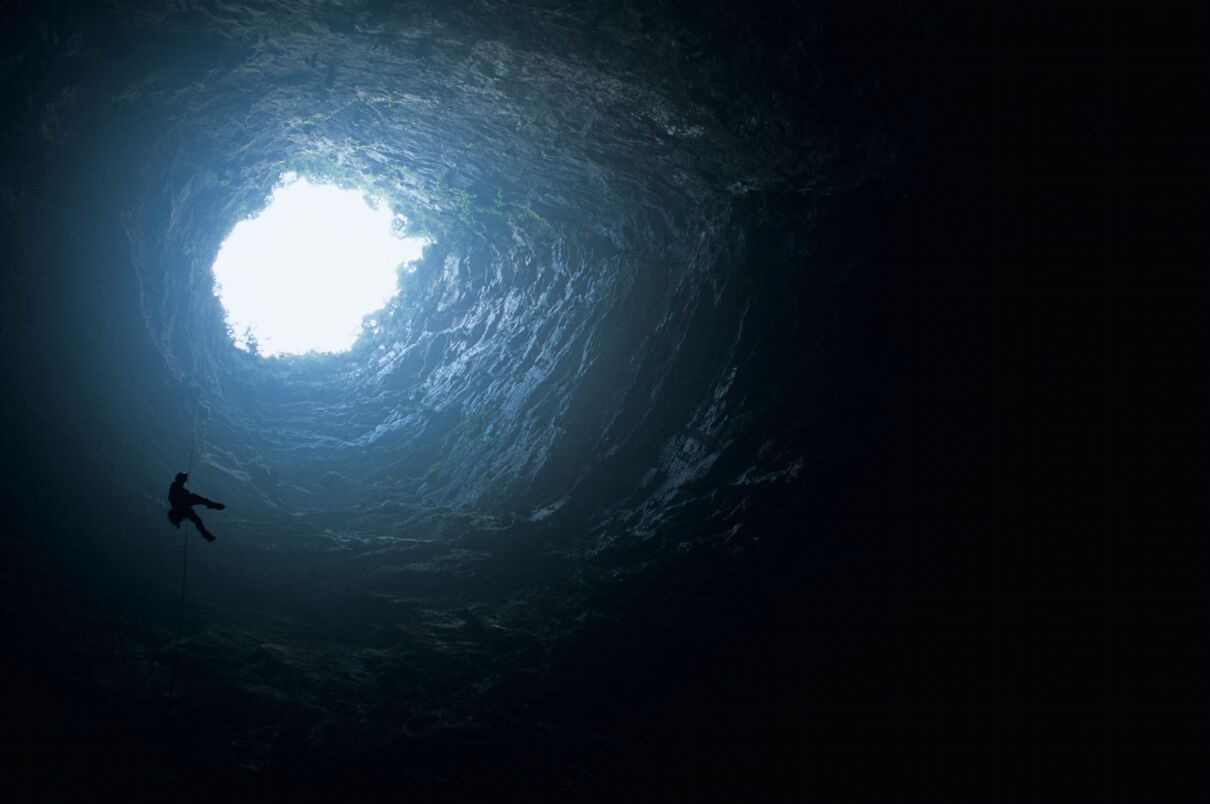 Бездна картинки. Пещера ласточек, Аквисмон, Мексика. Адский колодец в Йемене. Морская бездна.