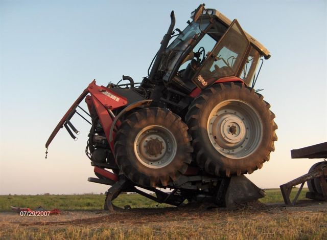 Funny Tractor Fail Photos (32 pics)