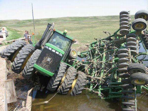 Funny Tractor Fail Photos (32 pics)