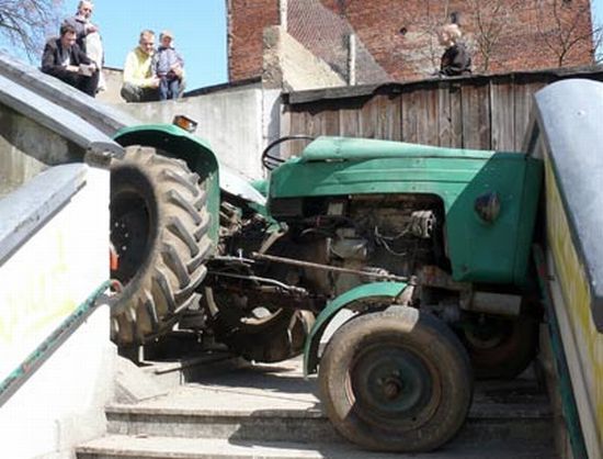 Funny Tractor Fail Photos (32 pics)