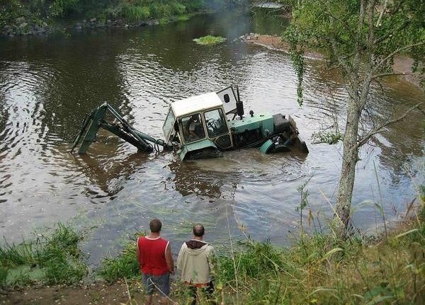 Funny Tractor Fail Photos (32 pics) 