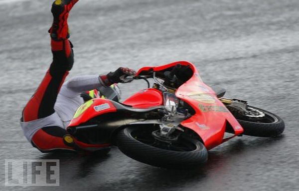 Motorcycle Crashes Galore (26 pics)